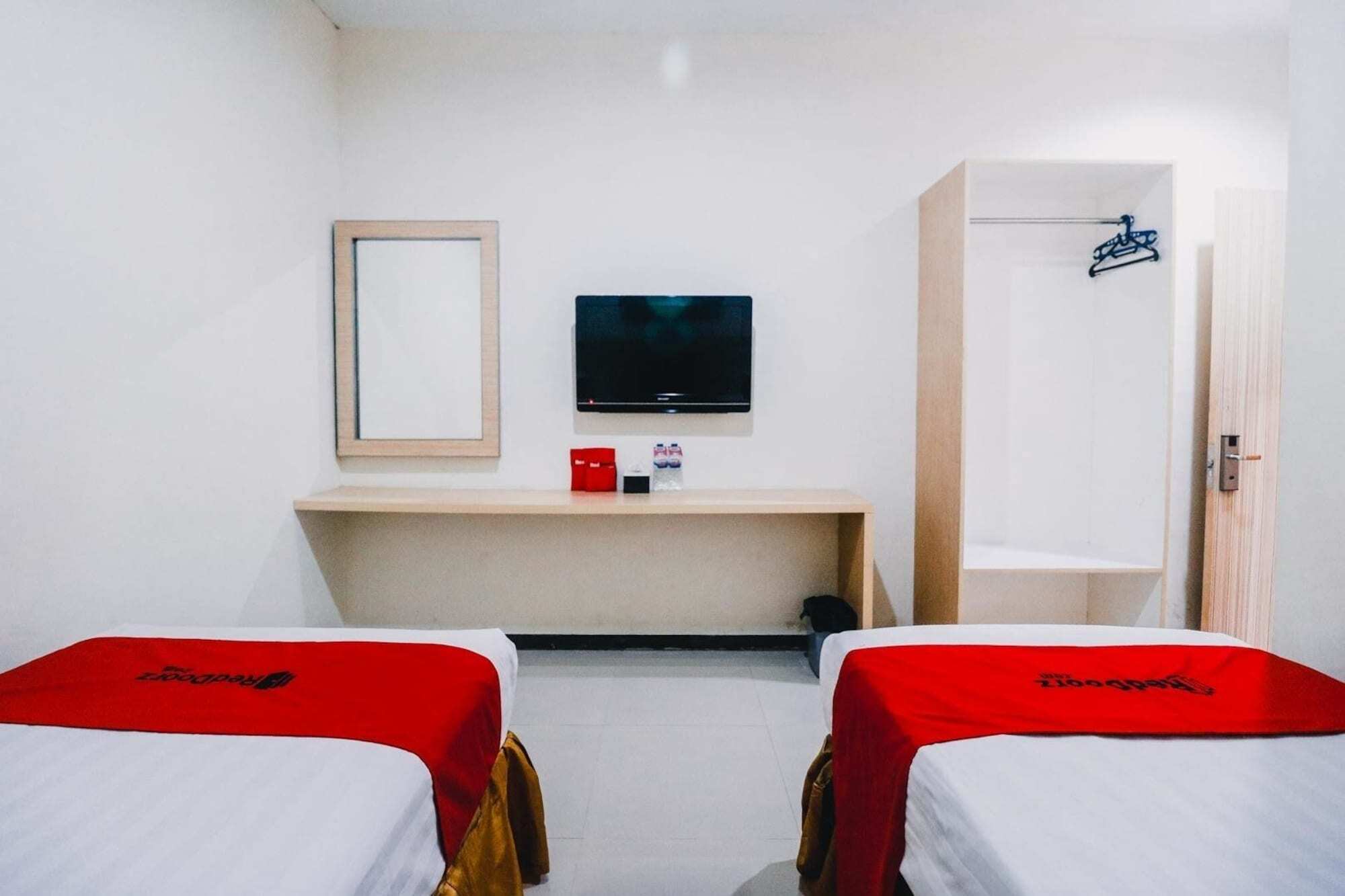 Reddoorz Plus Near Sultan Hasanuddin Airport Makasar Exteriér fotografie